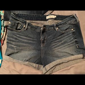 Torrid size 20 shorts